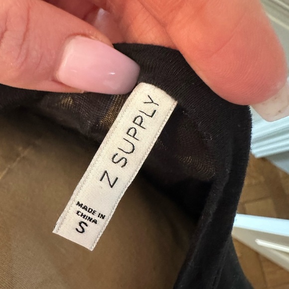 Z Supply black vneck tshirt size S - Picture 4 of 4